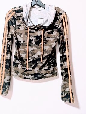 Eye Candy Hooded Camo Top